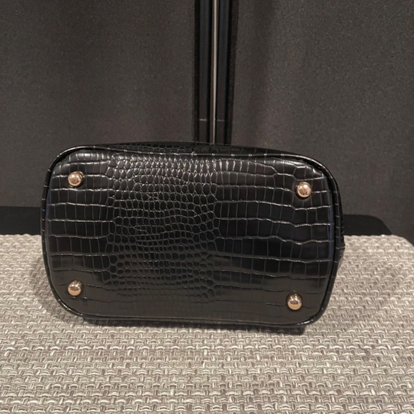 NWT Moda Luxe Vegan Danica Bucket Bag - Picture 6 of 10